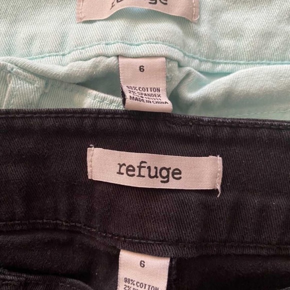 Hardly Worn Great Condition Jean Short-Shorts - Picture 2 of 3